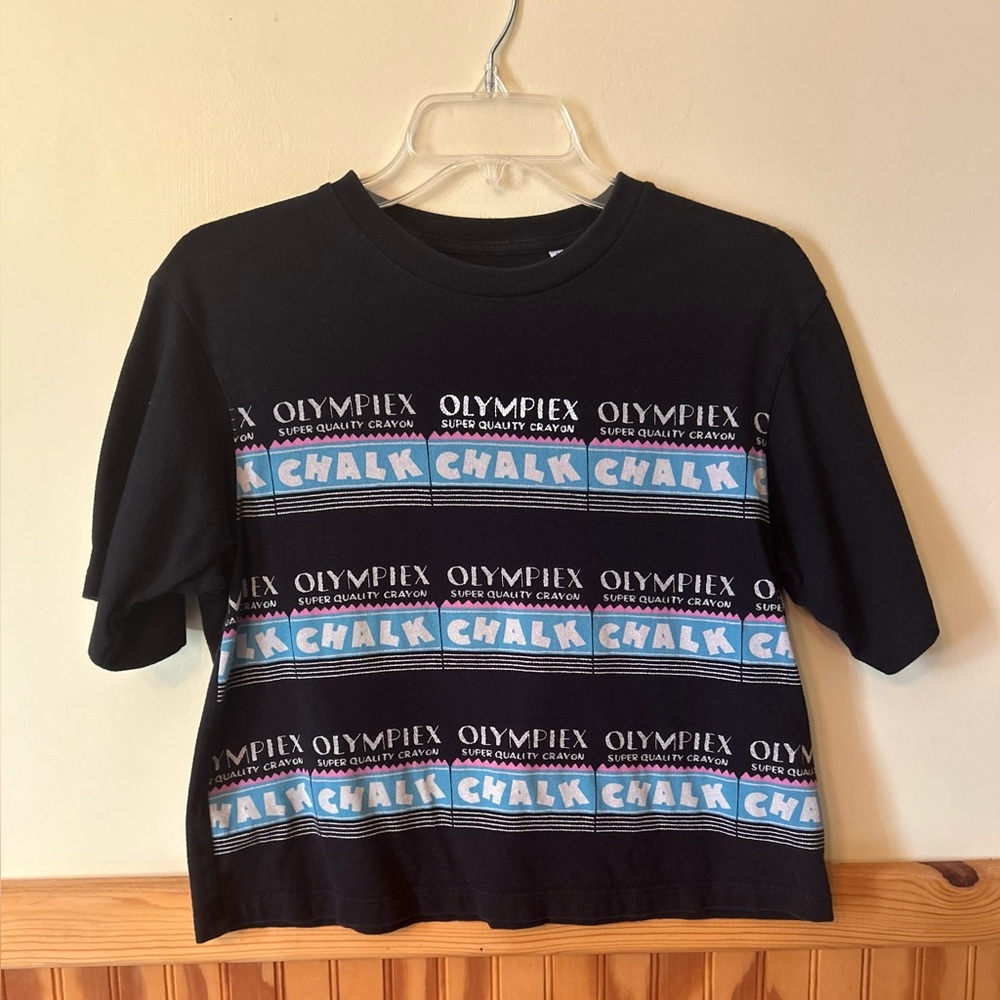 90s Olympia Chalk Graphic Cropped T-Shirt